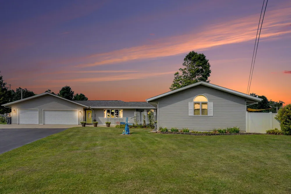 12996 Bayview Drive Vicksburg, MI 49097