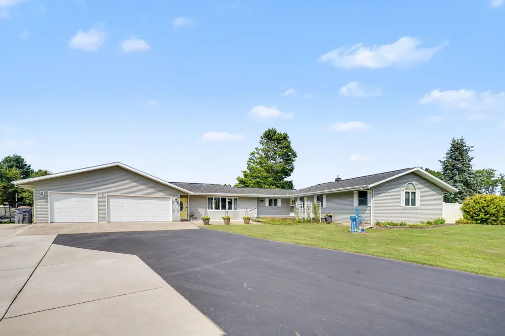 12996 Bayview Drive Vicksburg, MI 49097