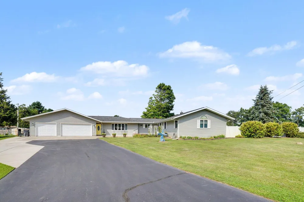 12996 Bayview Drive Vicksburg, MI 49097