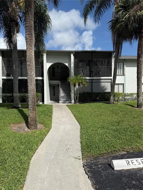 1014 Green Pine Blvd #H1