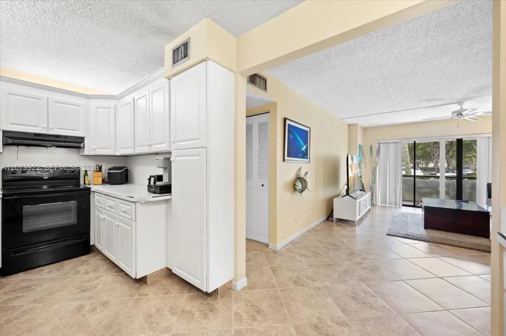 1014 Green Pine Blvd #H1 West Palm Beach, FL 33409