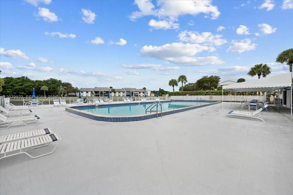 1014 Green Pine Blvd #H1 West Palm Beach, FL 33409