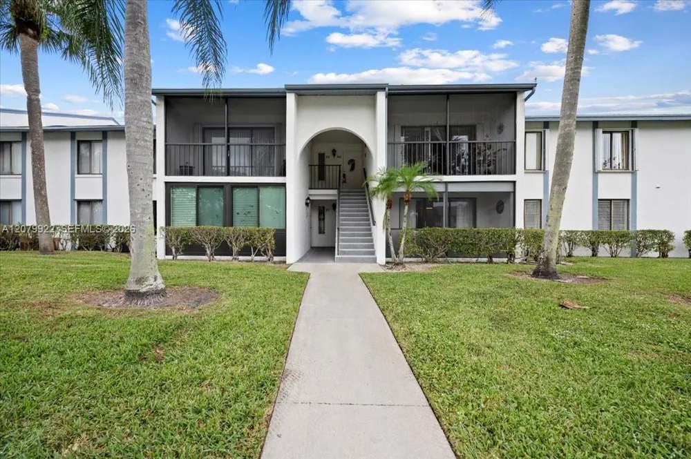 1014 Green Pine Blvd #H1 West Palm Beach, FL 33409