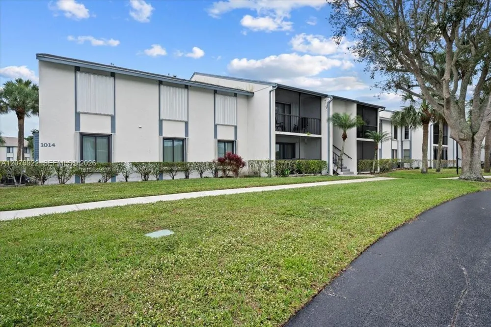 1014 Green Pine Blvd #H1 West Palm Beach, FL 33409