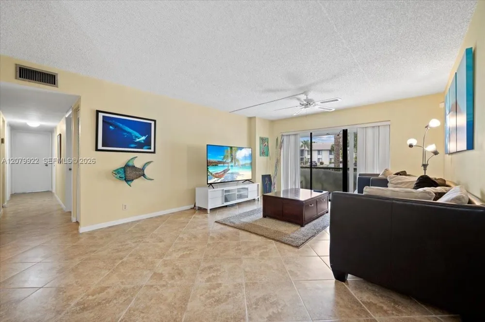 1014 Green Pine Blvd #H1 West Palm Beach, FL 33409