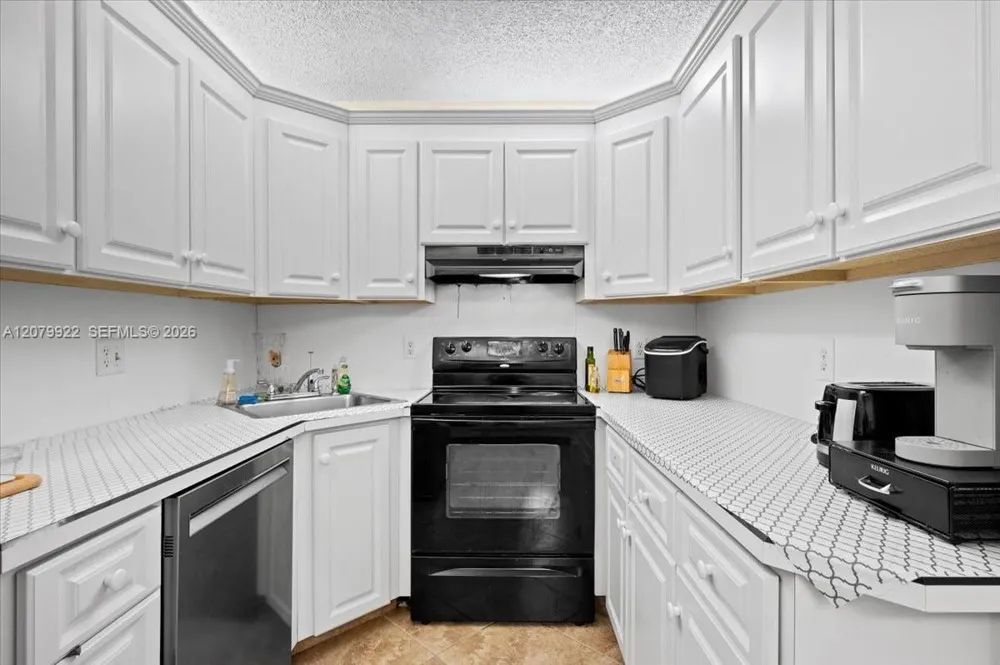 1014 Green Pine Blvd #H1 West Palm Beach, FL 33409
