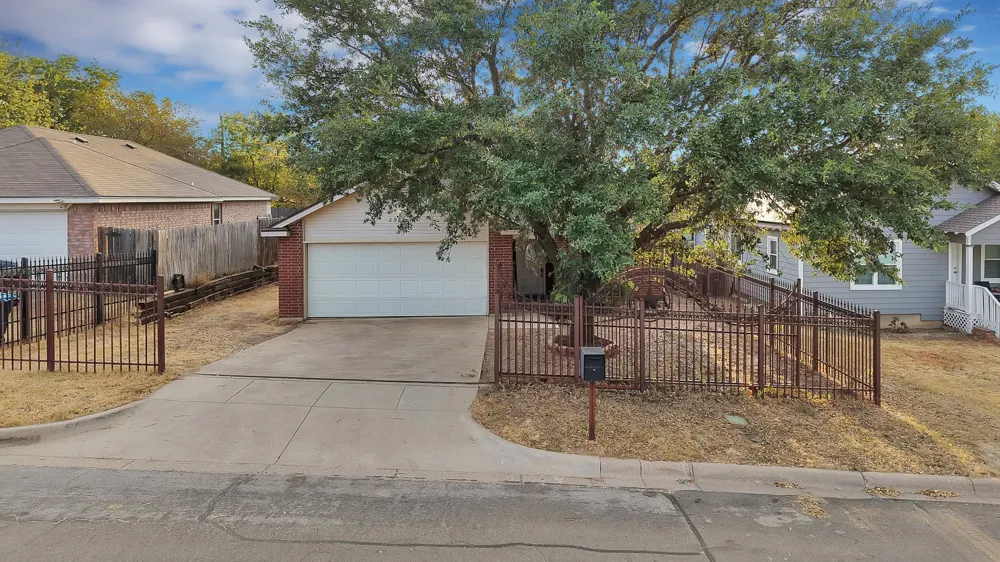 2961 Roosevelt Avenue Fort Worth, TX 76106
