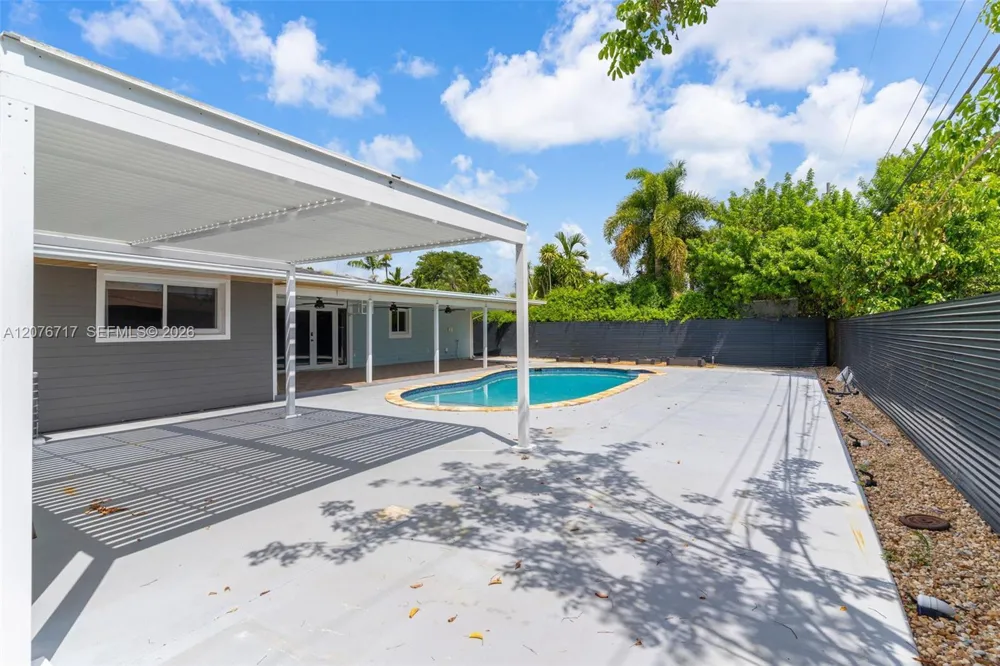 15825 SW 103rd Pl Miami, FL 33157