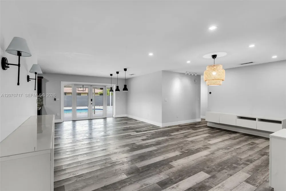 15825 SW 103rd Pl Miami, FL 33157