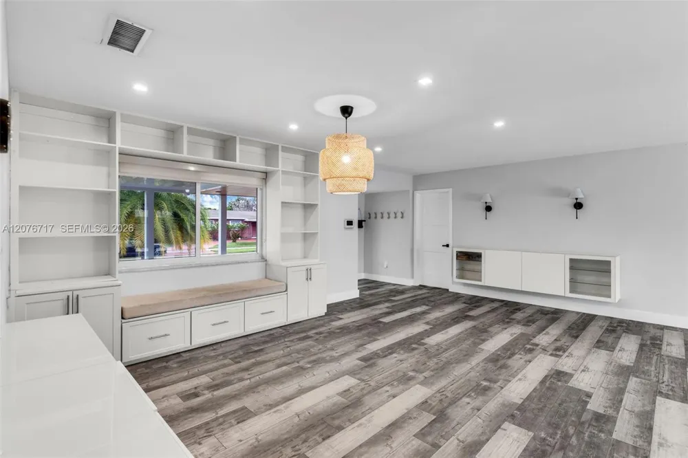 15825 SW 103rd Pl Miami, FL 33157