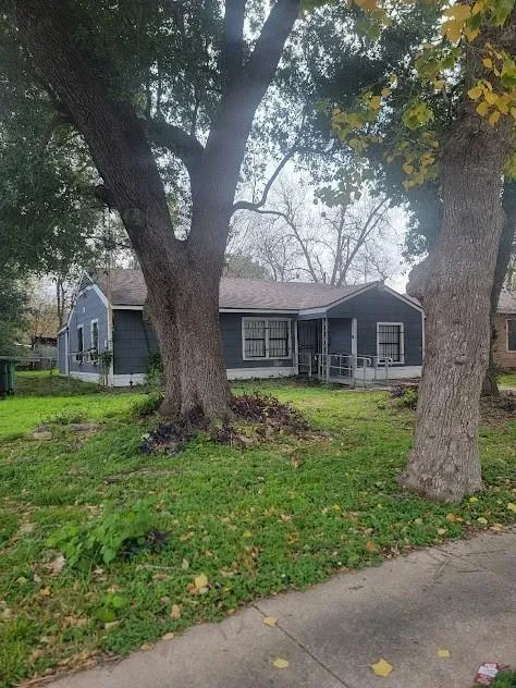 5318 Chennault Road Houston, TX 77033