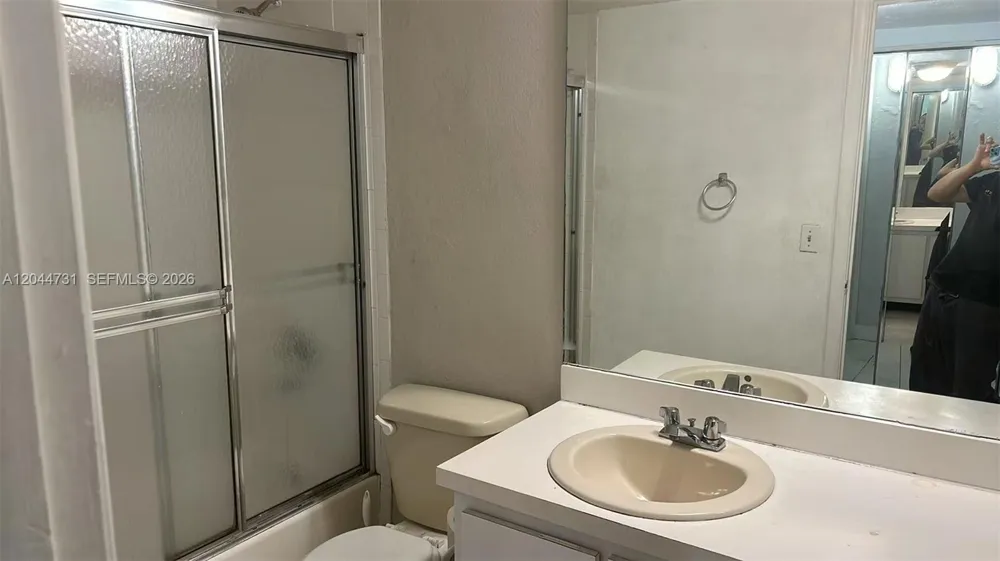 6900 Kendall Dr #A205 Pinecrest, FL 33156