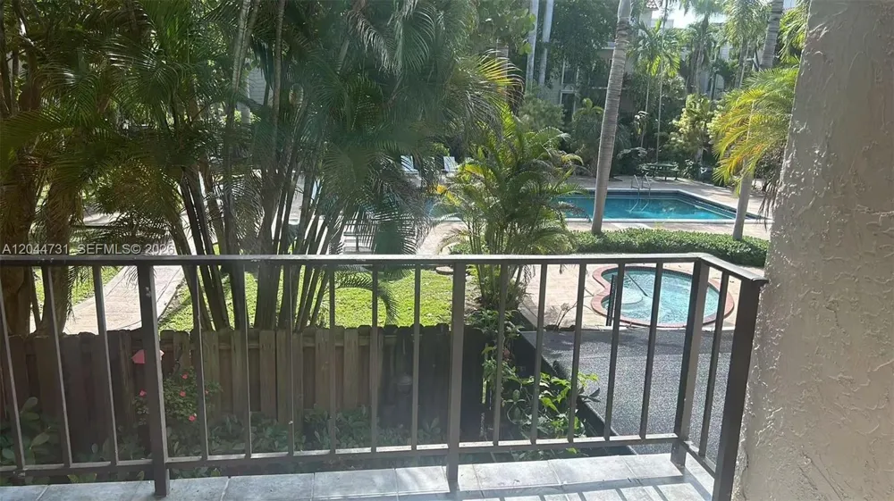 6900 Kendall Dr #A205 Pinecrest, FL 33156