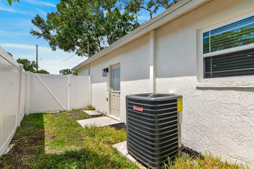 7037 69TH STREET Pinellas Park, FL 33781