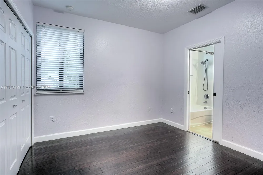 18355 NW 89th Ave Hialeah, FL 33018