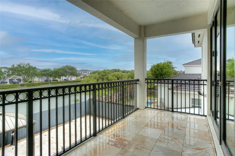 18355 NW 89th Ave Hialeah, FL 33018