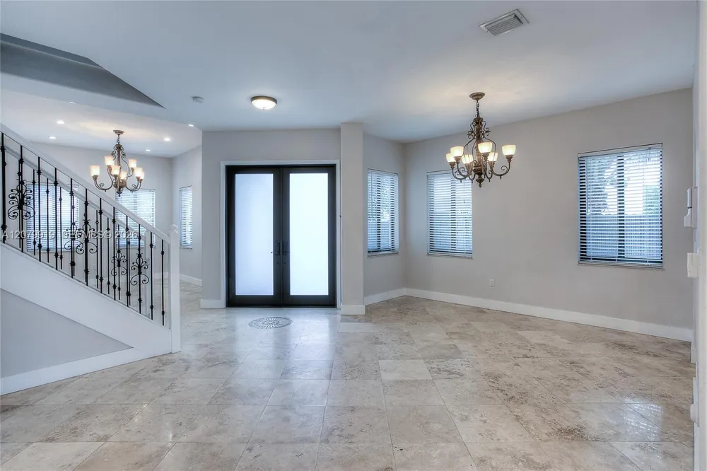 18355 NW 89th Ave Hialeah, FL 33018