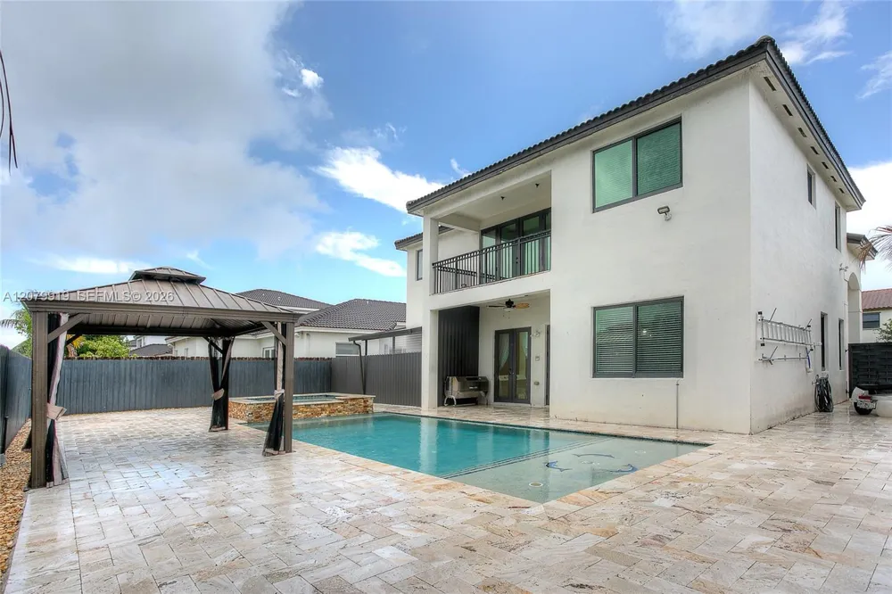 18355 NW 89th Ave Hialeah, FL 33018