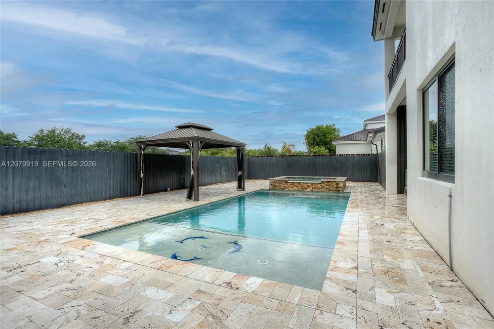 18355 NW 89th Ave Hialeah, FL 33018