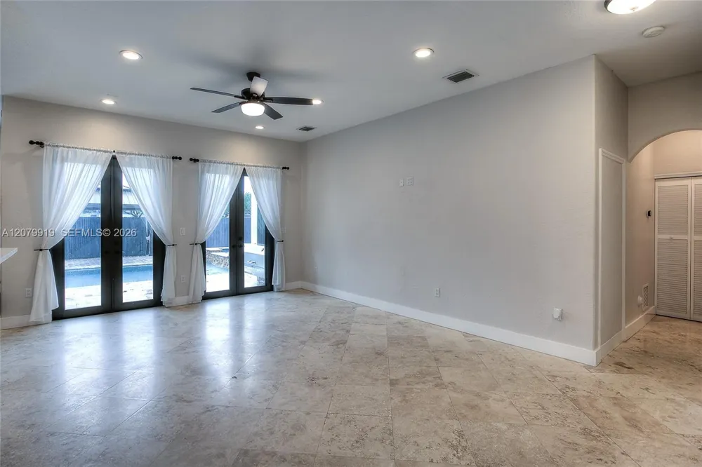 18355 NW 89th Ave Hialeah, FL 33018