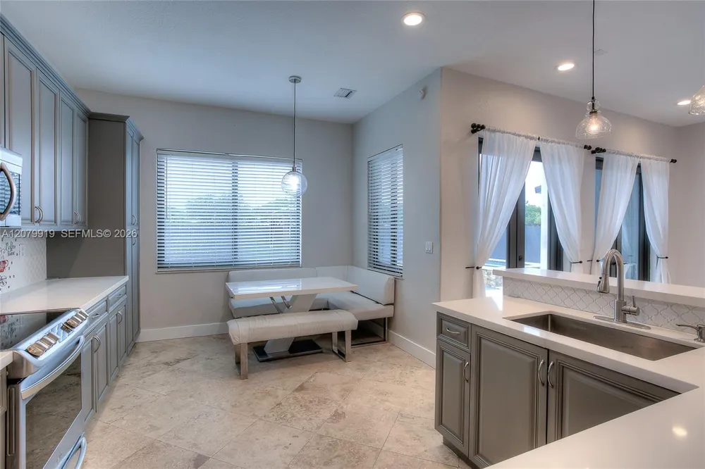 18355 NW 89th Ave Hialeah, FL 33018