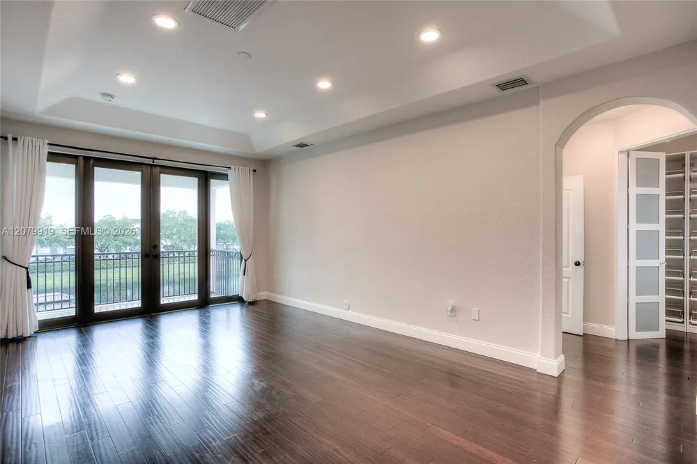 18355 NW 89th Ave Hialeah, FL 33018