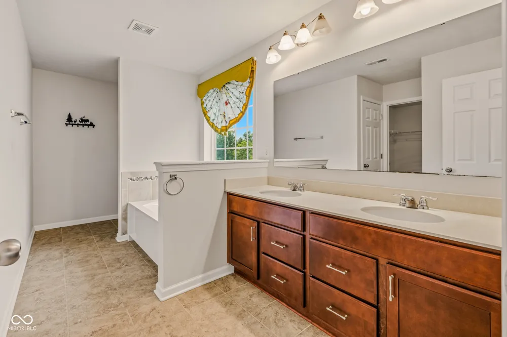 7048 Stoney Ridge Drive Columbus, IN 47201