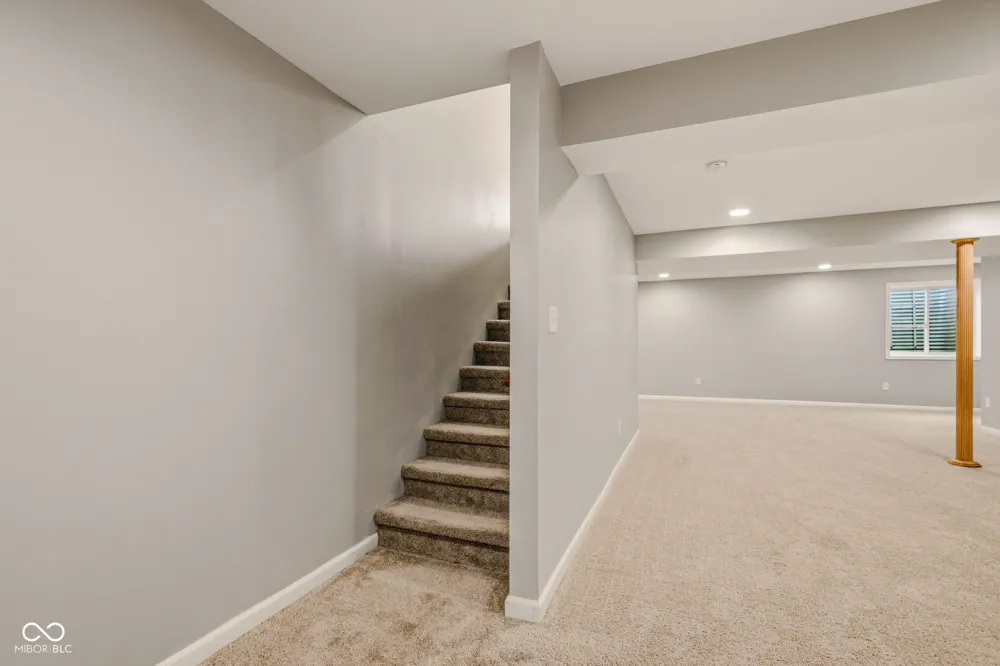 7048 Stoney Ridge Drive Columbus, IN 47201