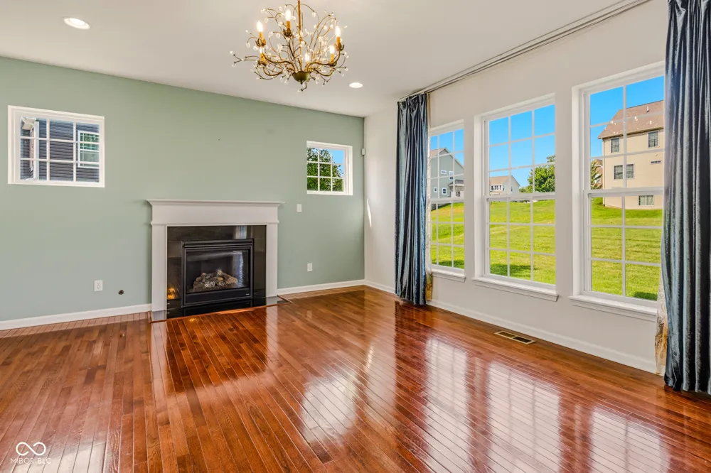 7048 Stoney Ridge Drive Columbus, IN 47201