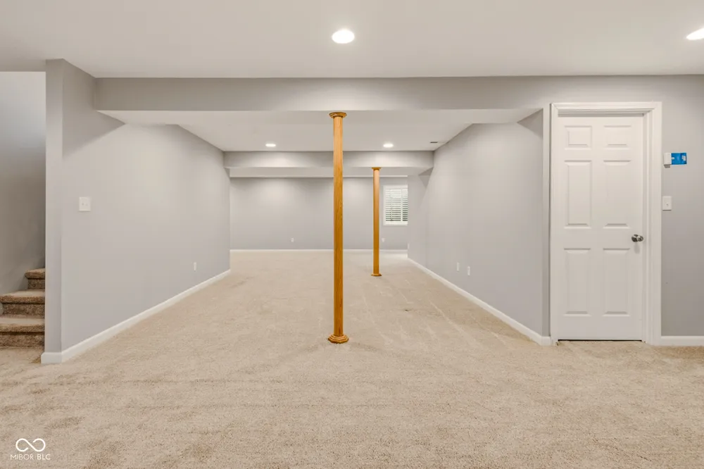 7048 Stoney Ridge Drive Columbus, IN 47201