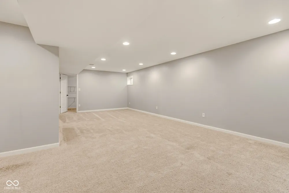 7048 Stoney Ridge Drive Columbus, IN 47201