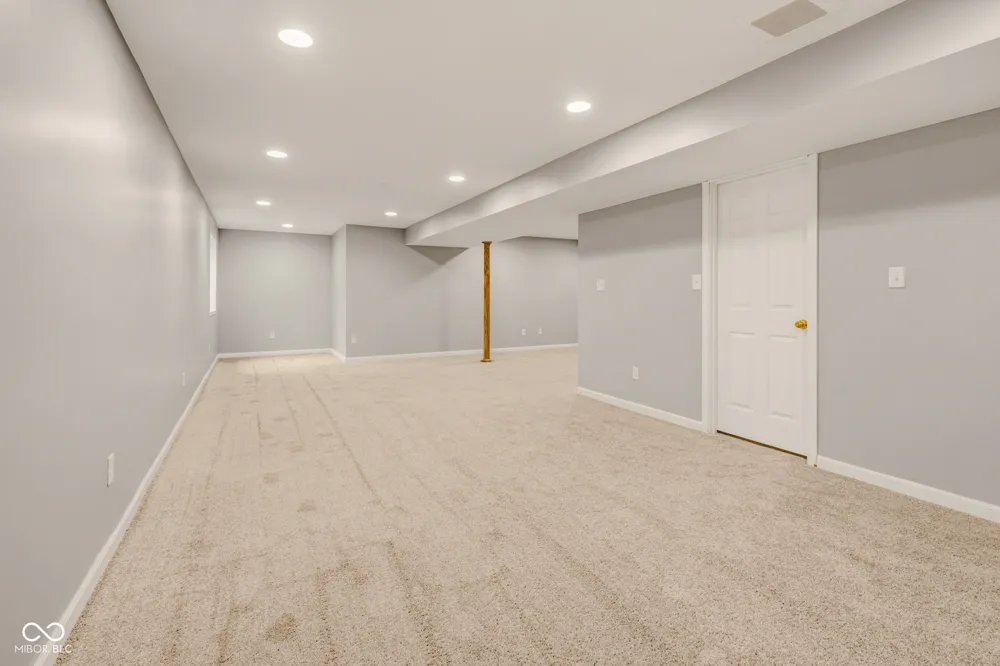 7048 Stoney Ridge Drive Columbus, IN 47201