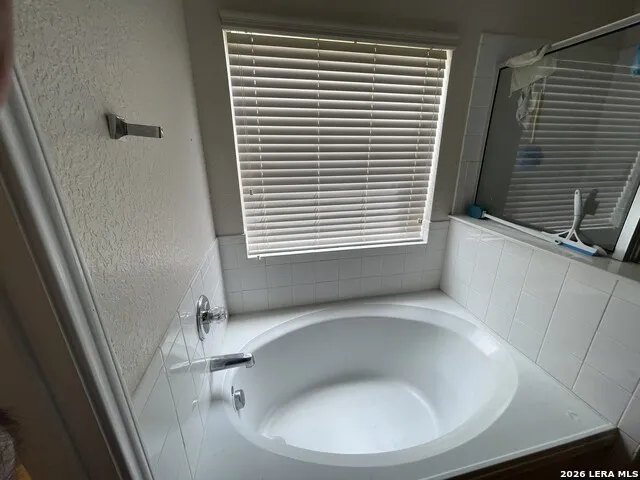 8526 CHICKASAW BLF Converse, TX 78109
