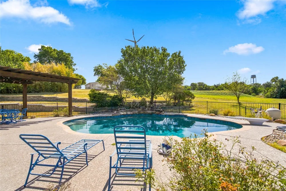 16582 US Highway 82 E Honey Grove, TX 75446