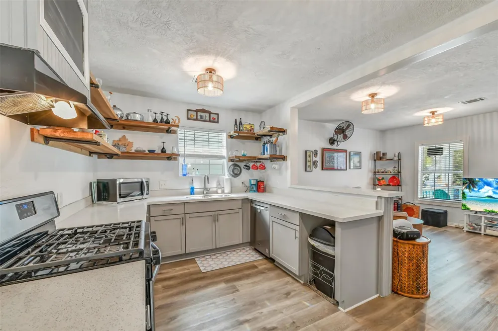 4117 Avenue M 1/2 Galveston, TX 77550