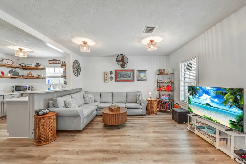 4117 Avenue M 1/2 Galveston, TX 77550