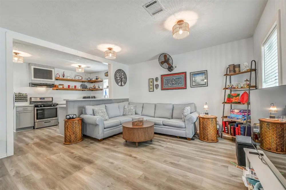 4117 Avenue M 1/2 Galveston, TX 77550