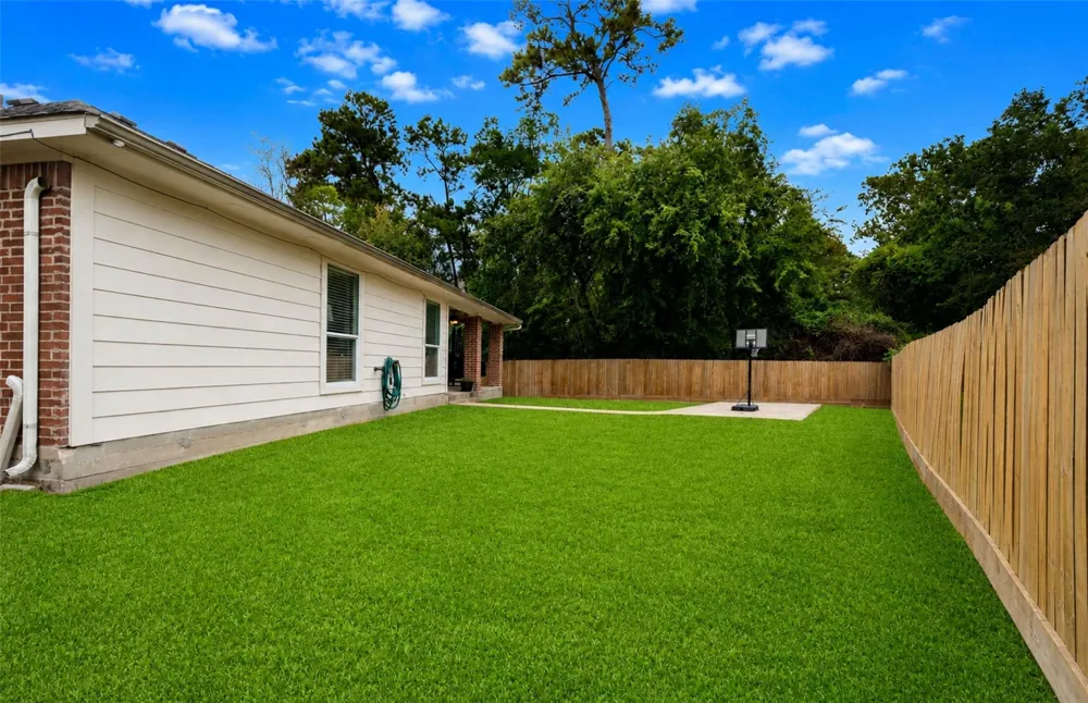 15906 Dunes Drive Crosby, TX 77532