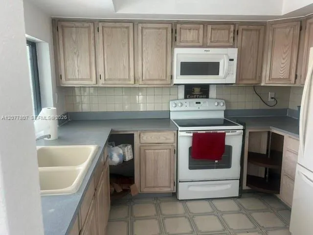 15821 SW 102nd Ct Miami, FL 33157