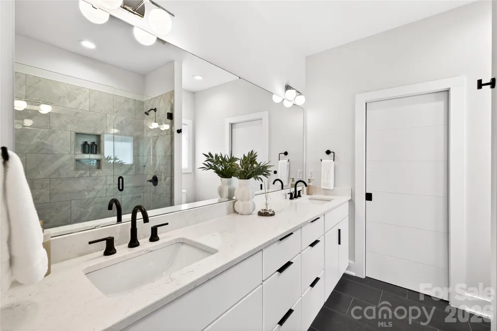 5044 Double Lakes Drive Charlotte, NC 28212