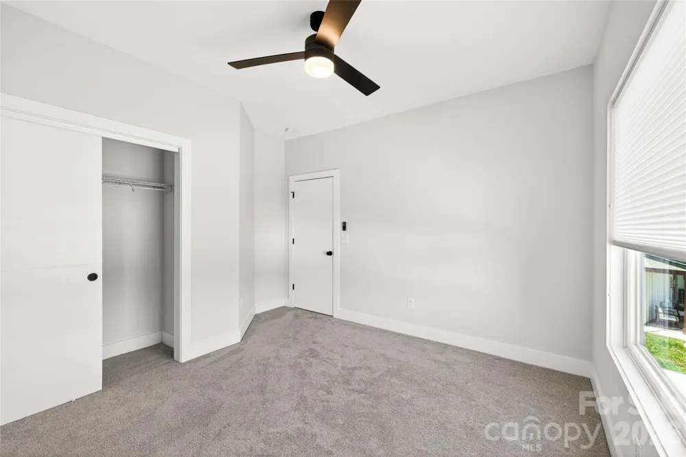 5044 Double Lakes Drive Charlotte, NC 28212