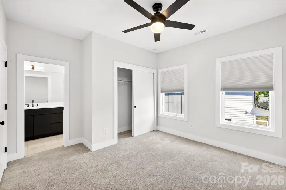 5044 Double Lakes Drive Charlotte, NC 28212