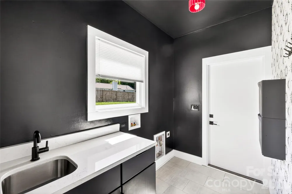 5044 Double Lakes Drive Charlotte, NC 28212