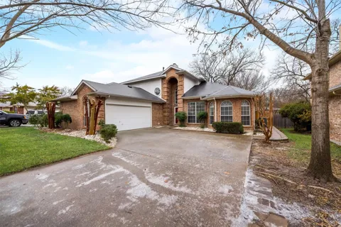 913 Wisperwood Drive