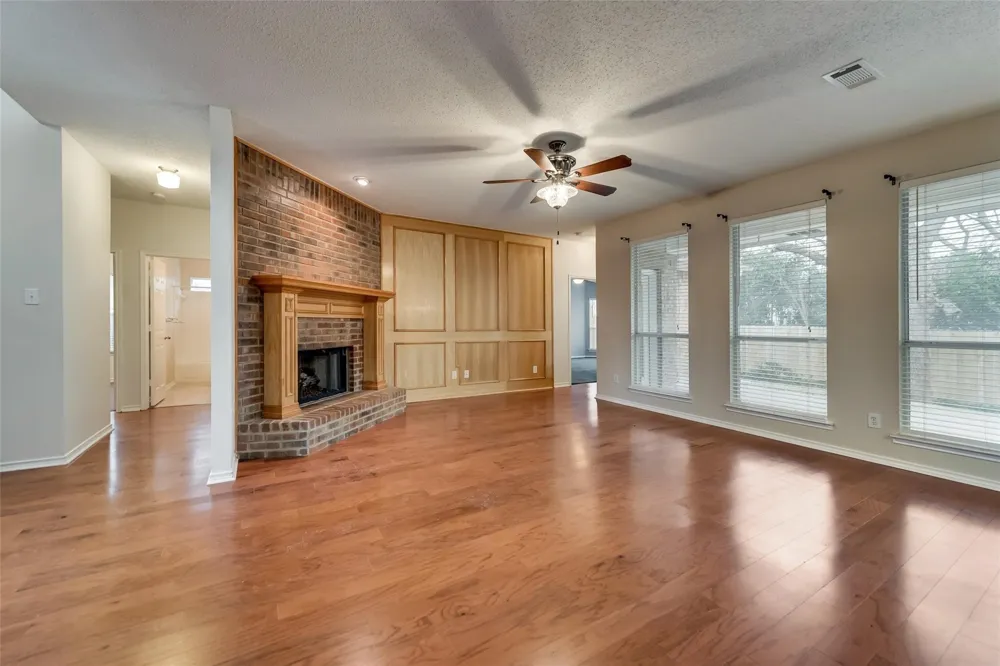 913 Wisperwood Drive Rockwall, TX 75087