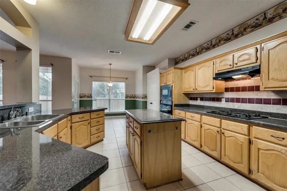 913 Wisperwood Drive Rockwall, TX 75087