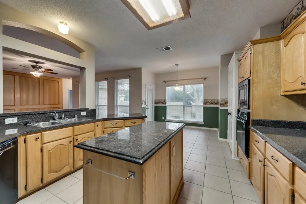 913 Wisperwood Drive Rockwall, TX 75087