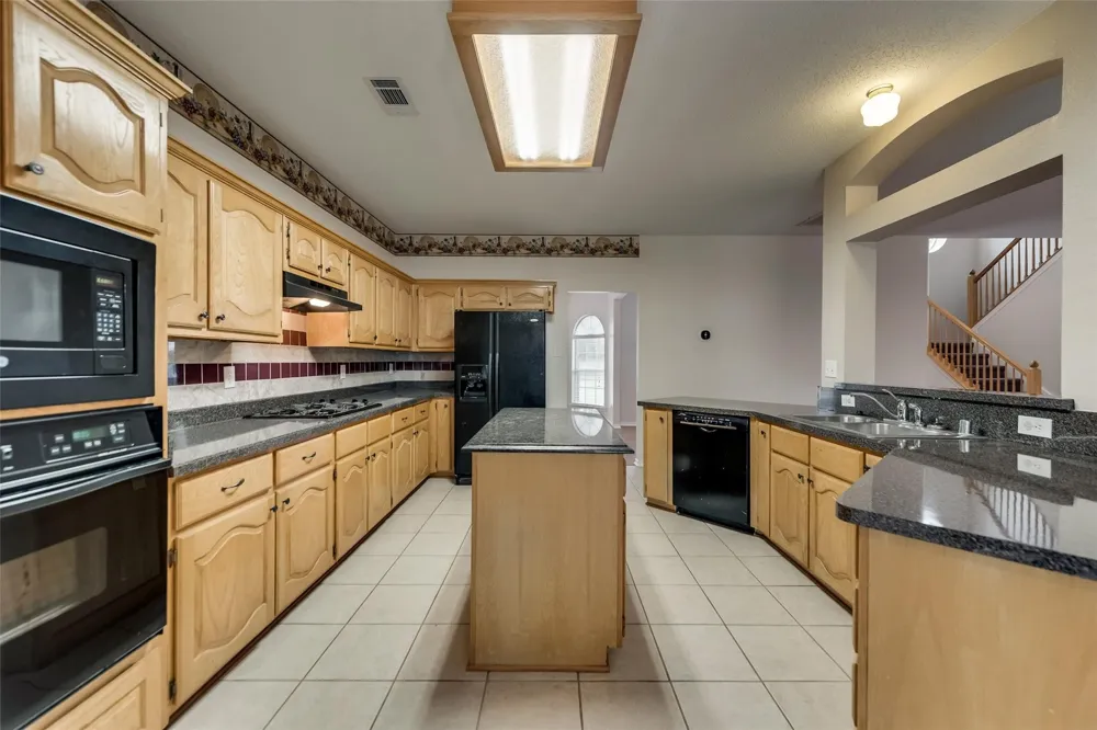 913 Wisperwood Drive Rockwall, TX 75087