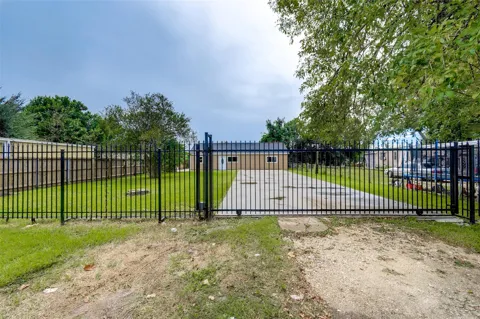 3918 Cedar Hill Lane