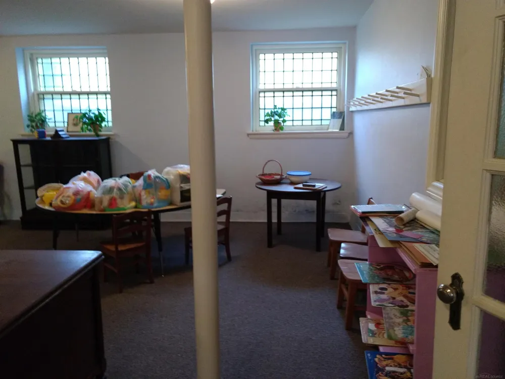 71 S washington Boulevard Oxford Village, MI 48371